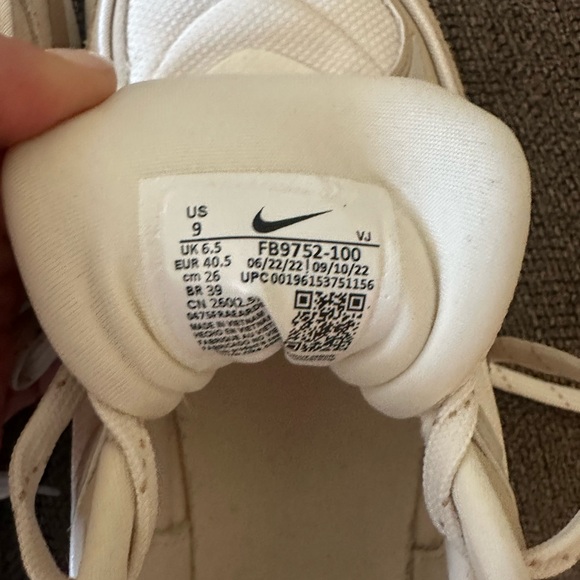 Nike Air Max Cream and Tan Sneakers - Picture 8 of 8